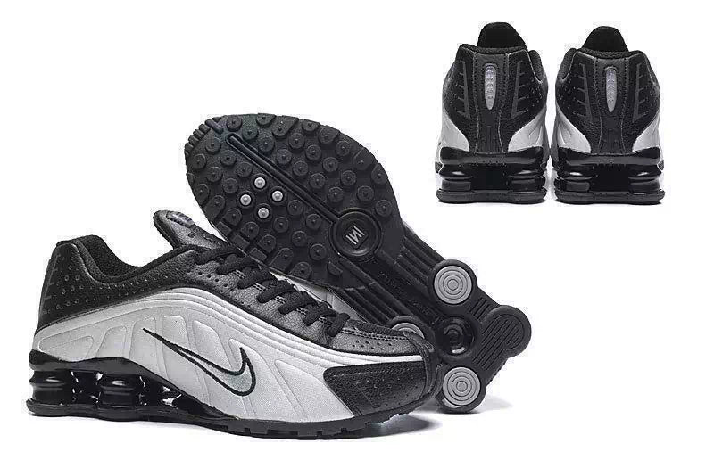 Shox R4 "Preto/Prata"
