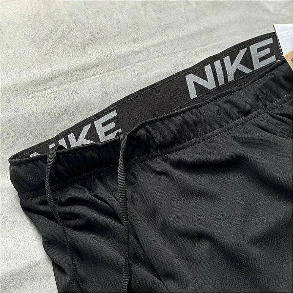 SHORT NIKE BORDADO TACTEL STANDARD FIT