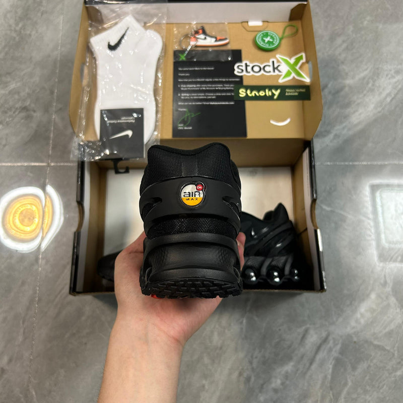 Air Max DN8 "Triple Black"
