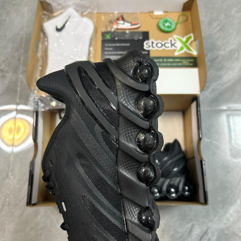 Air Max DN8 "Triple Black"