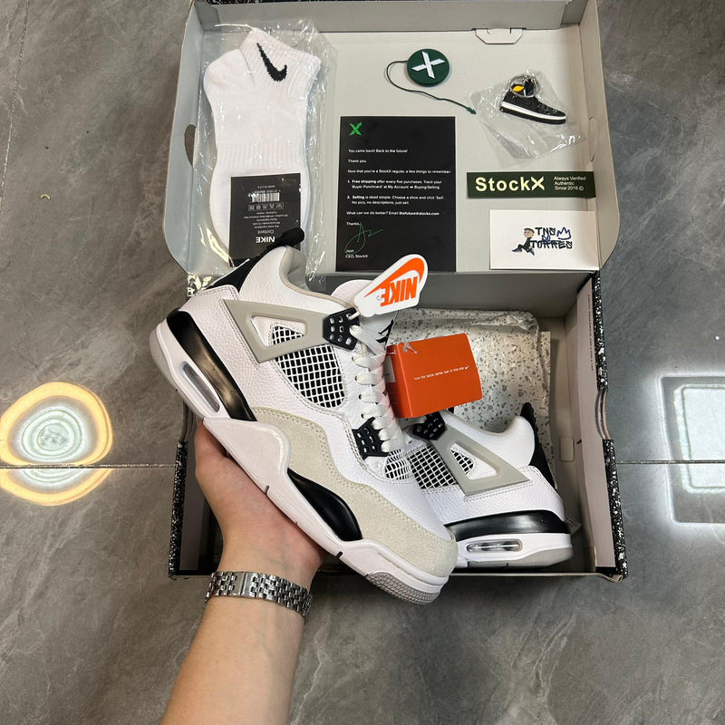 Nike Air Jordan 4 Retro 'Military Black'